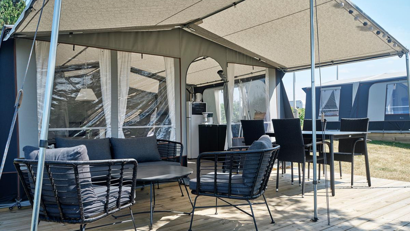 Glampingtelt til 4 pers. med terrasse på Horsens City Camping