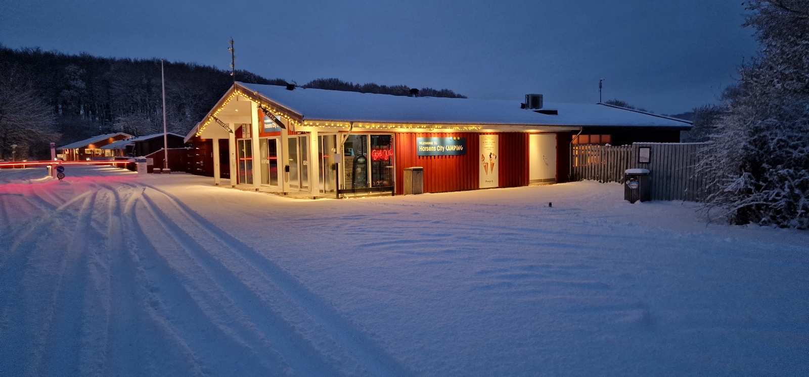 Der Empfang im Horsens City Camping in Winterkleidung